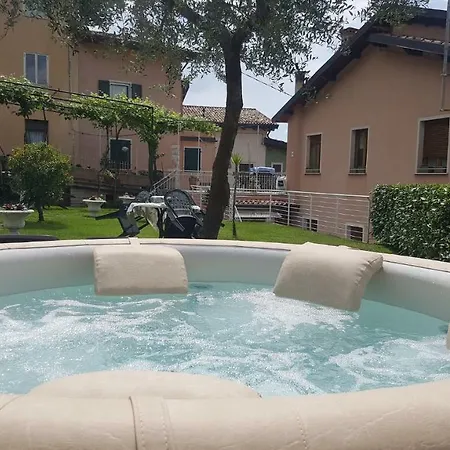 Apartman Casa Lory 12 *
